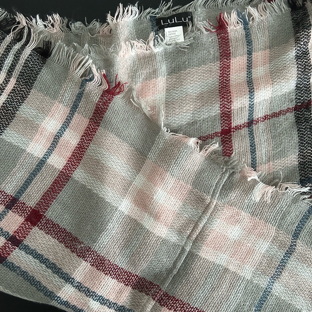 Lulu infinity scarf (L-30/ W-28) Pre Owner